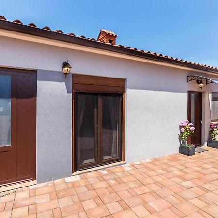 1 Bedroom Stunning Apartment In Pola Esterno foto