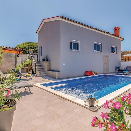 1 Bedroom Stunning Apartment In Pola Esterno foto