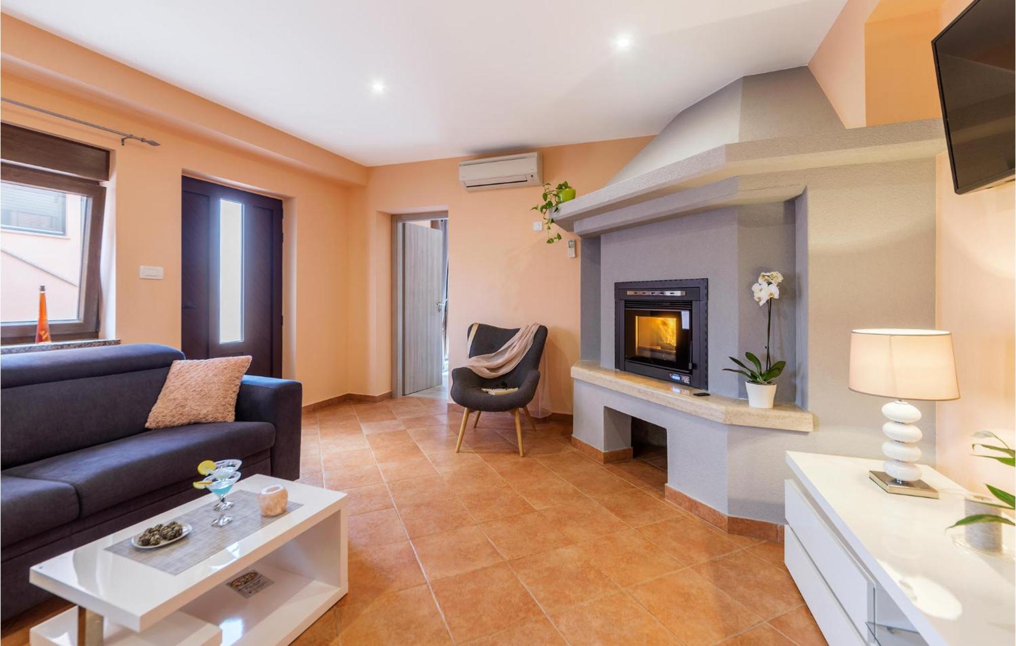 1 Bedroom Stunning Apartment In Pola Esterno foto