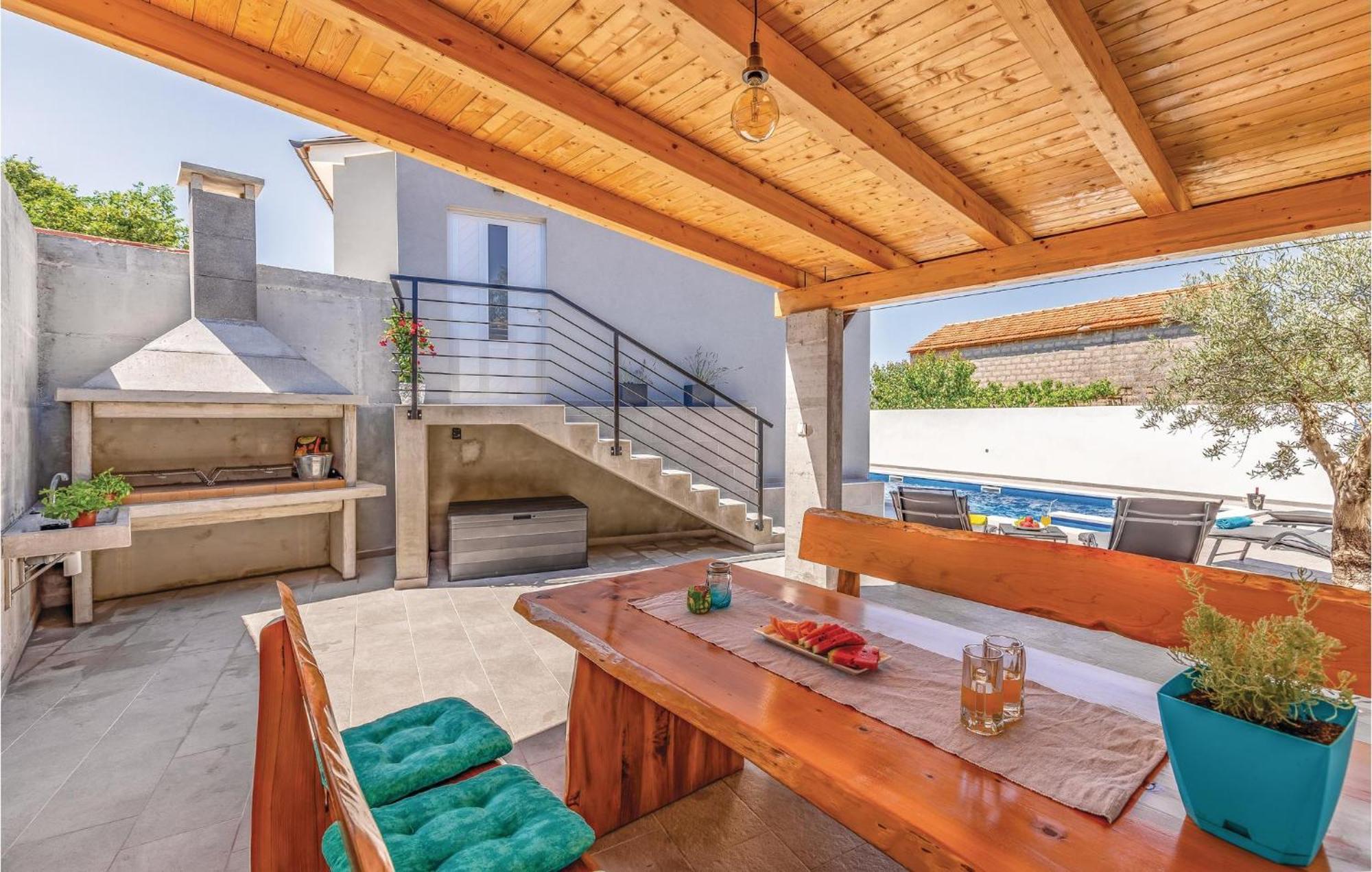 1 Bedroom Stunning Apartment In Pola Esterno foto