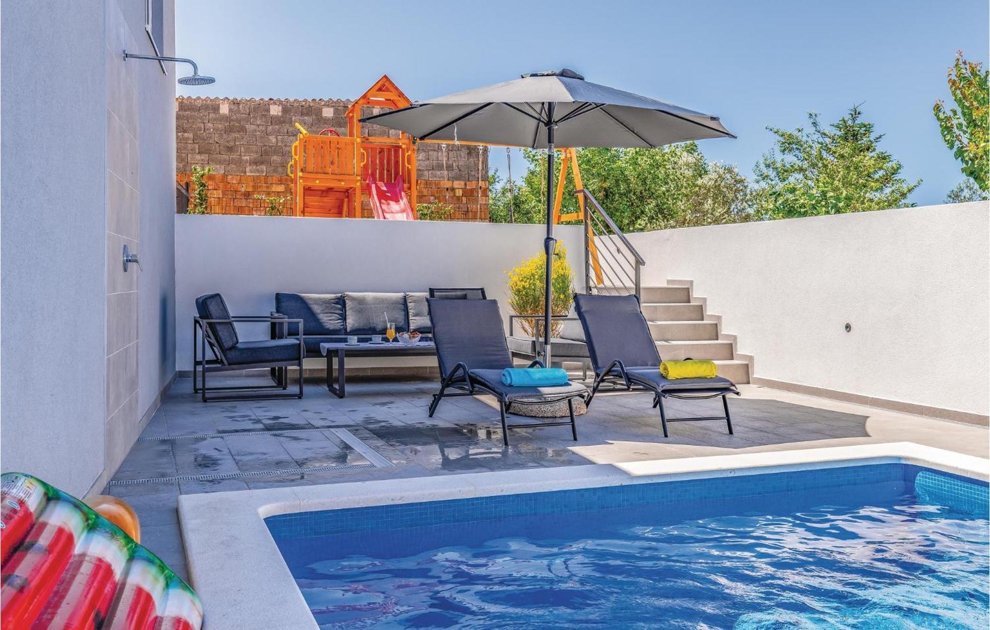 1 Bedroom Stunning Apartment In Pola Esterno foto