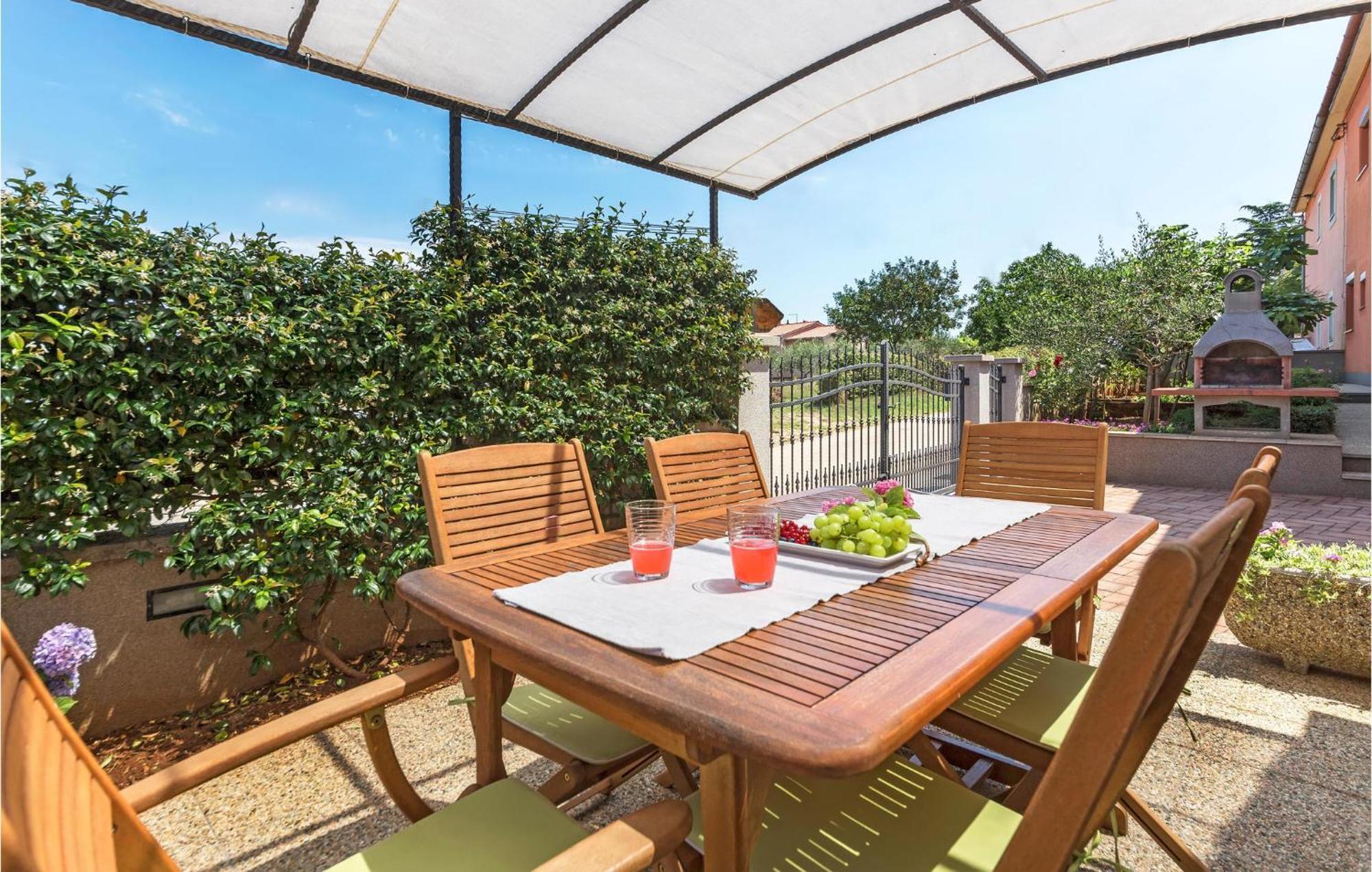 1 Bedroom Stunning Apartment In Pola Esterno foto