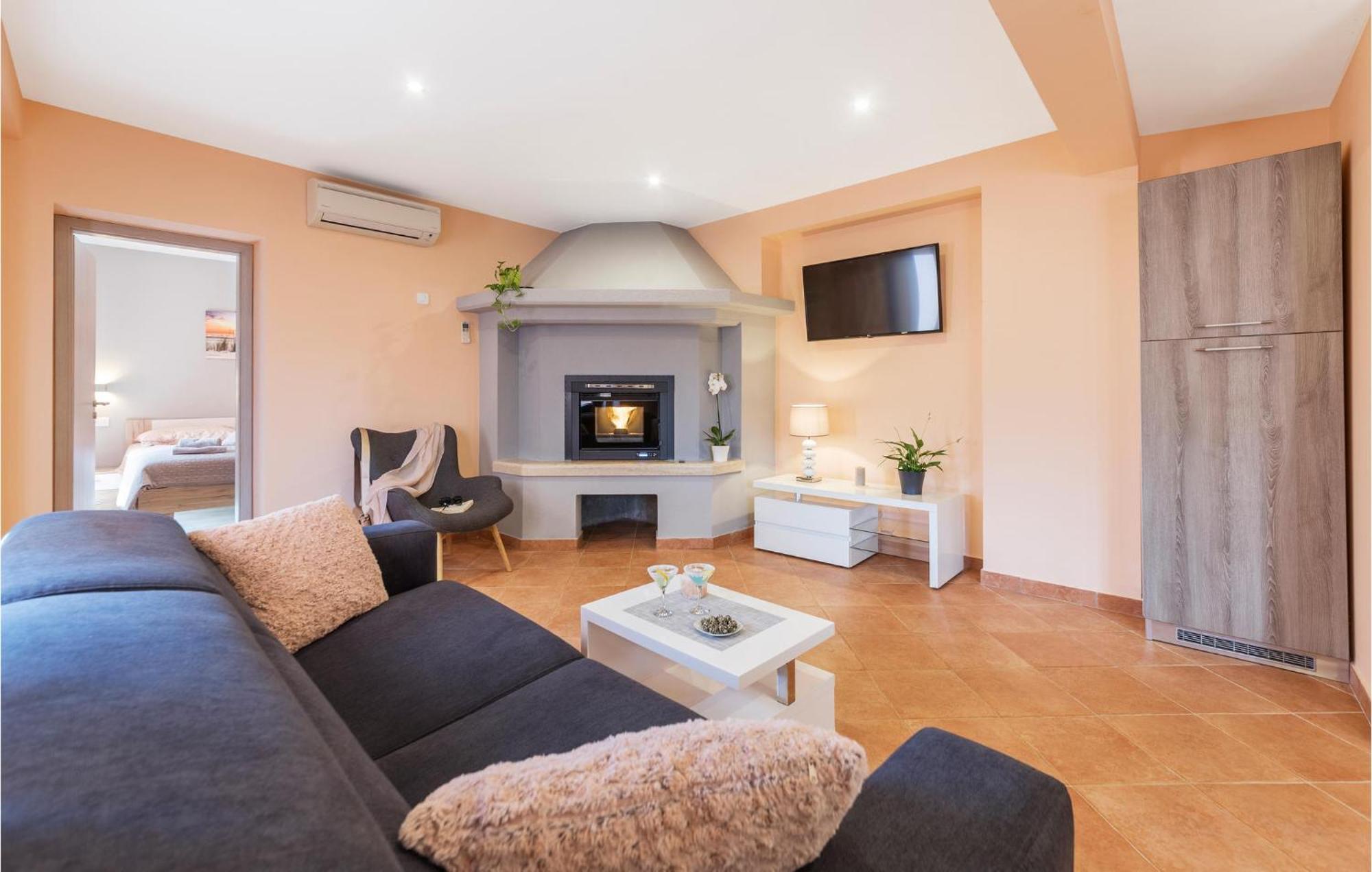 1 Bedroom Stunning Apartment In Pola Esterno foto