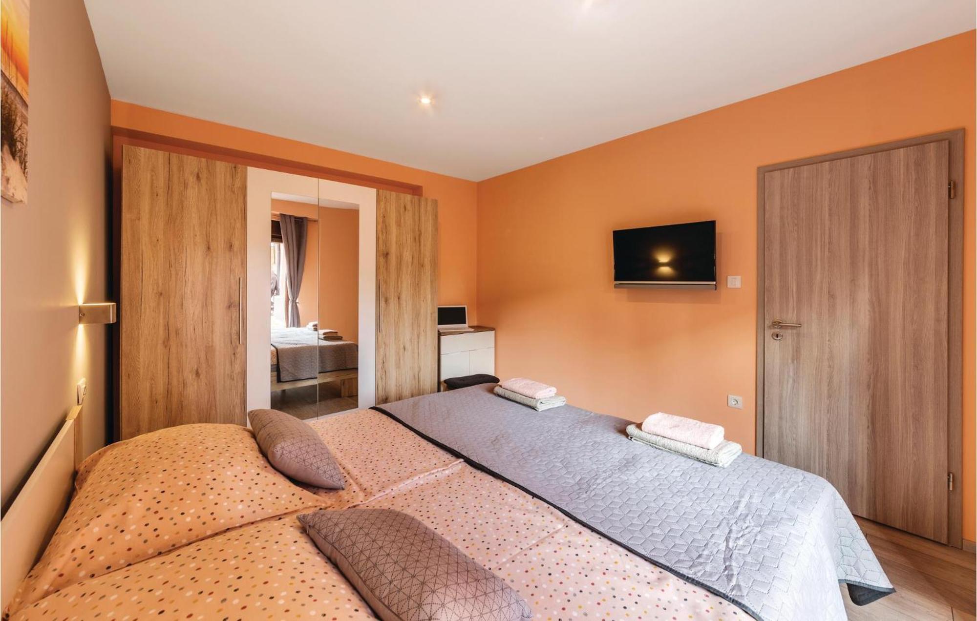 1 Bedroom Stunning Apartment In Pola Esterno foto