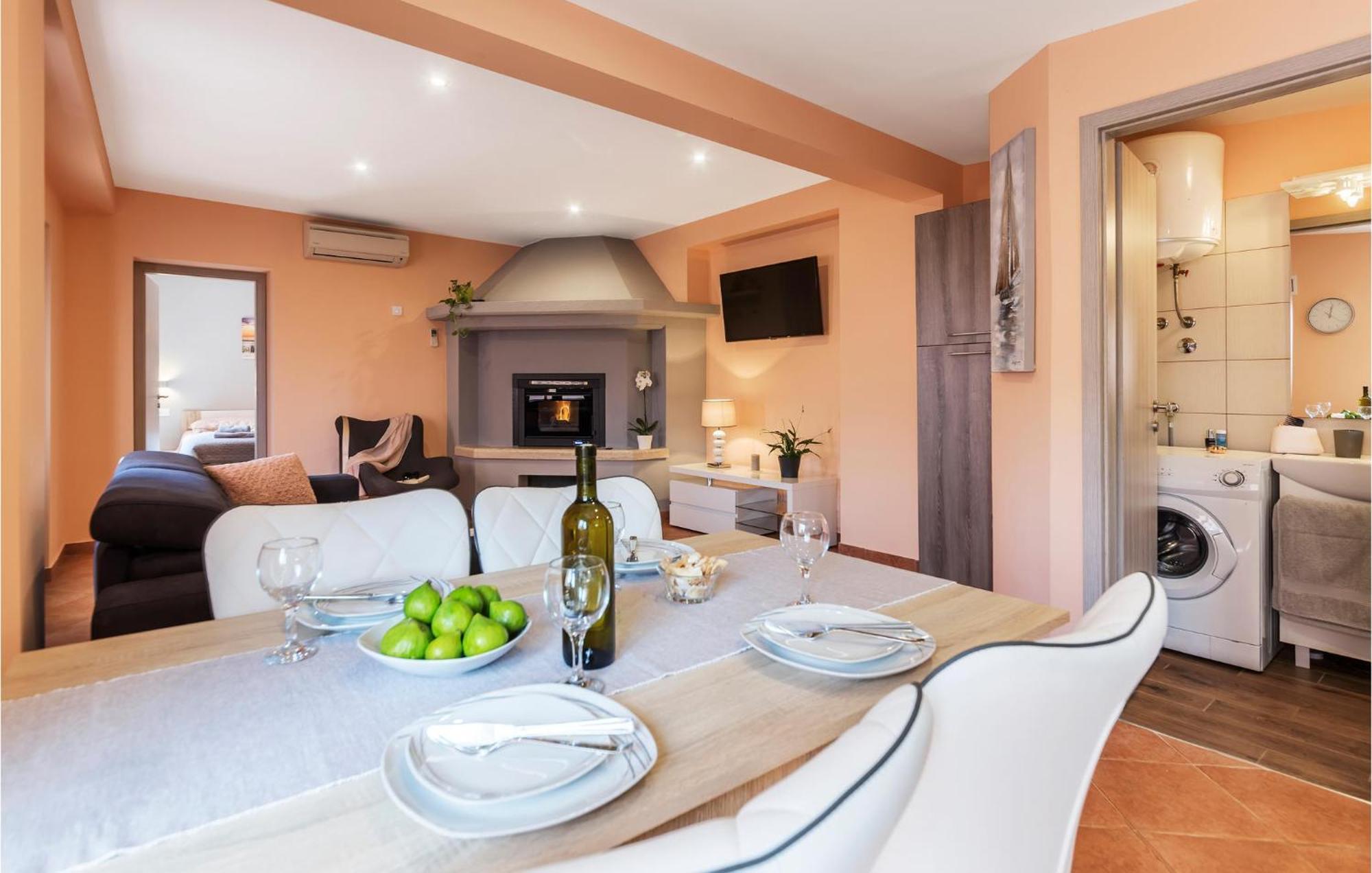1 Bedroom Stunning Apartment In Pola Esterno foto