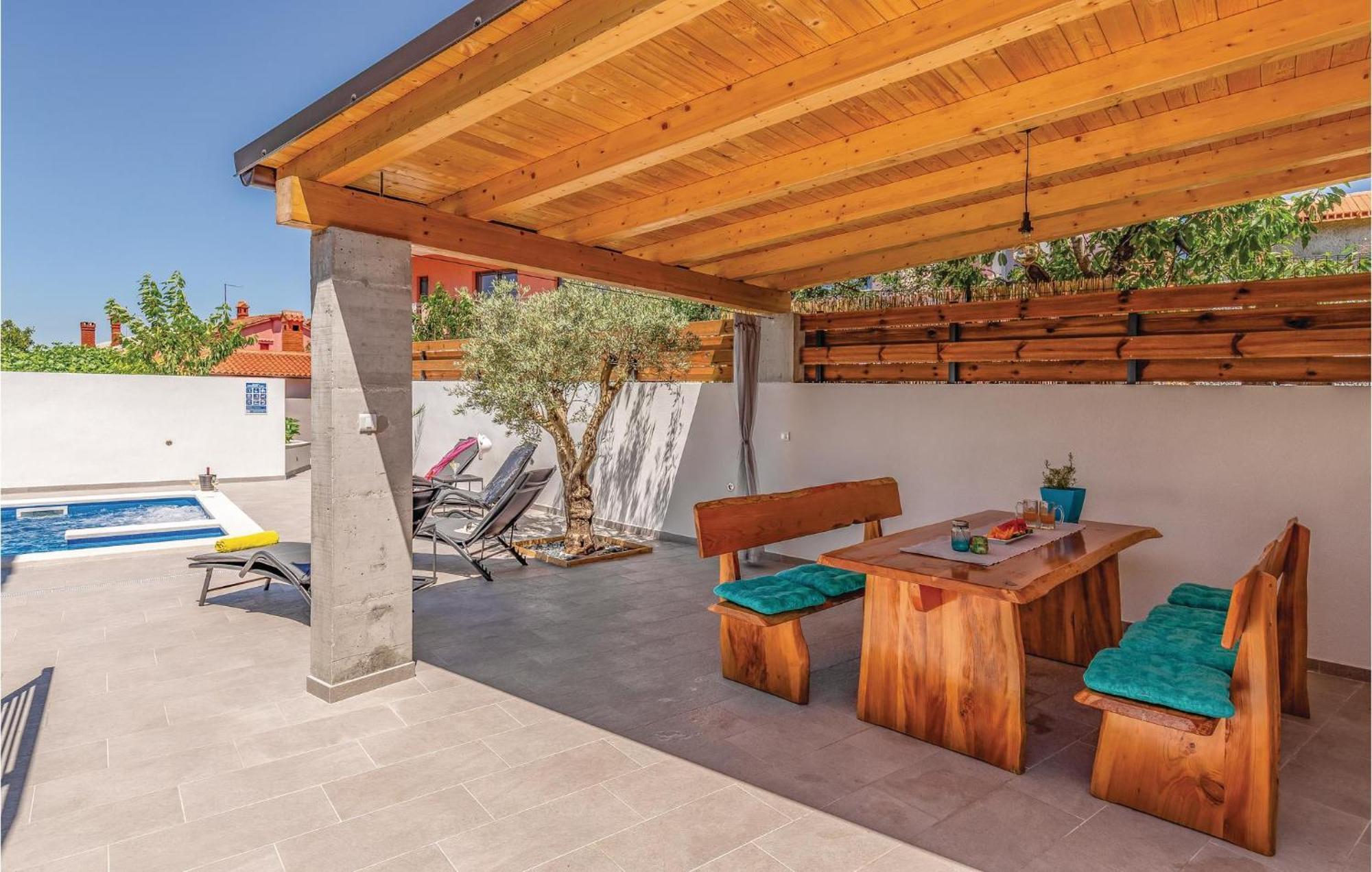 1 Bedroom Stunning Apartment In Pola Esterno foto
