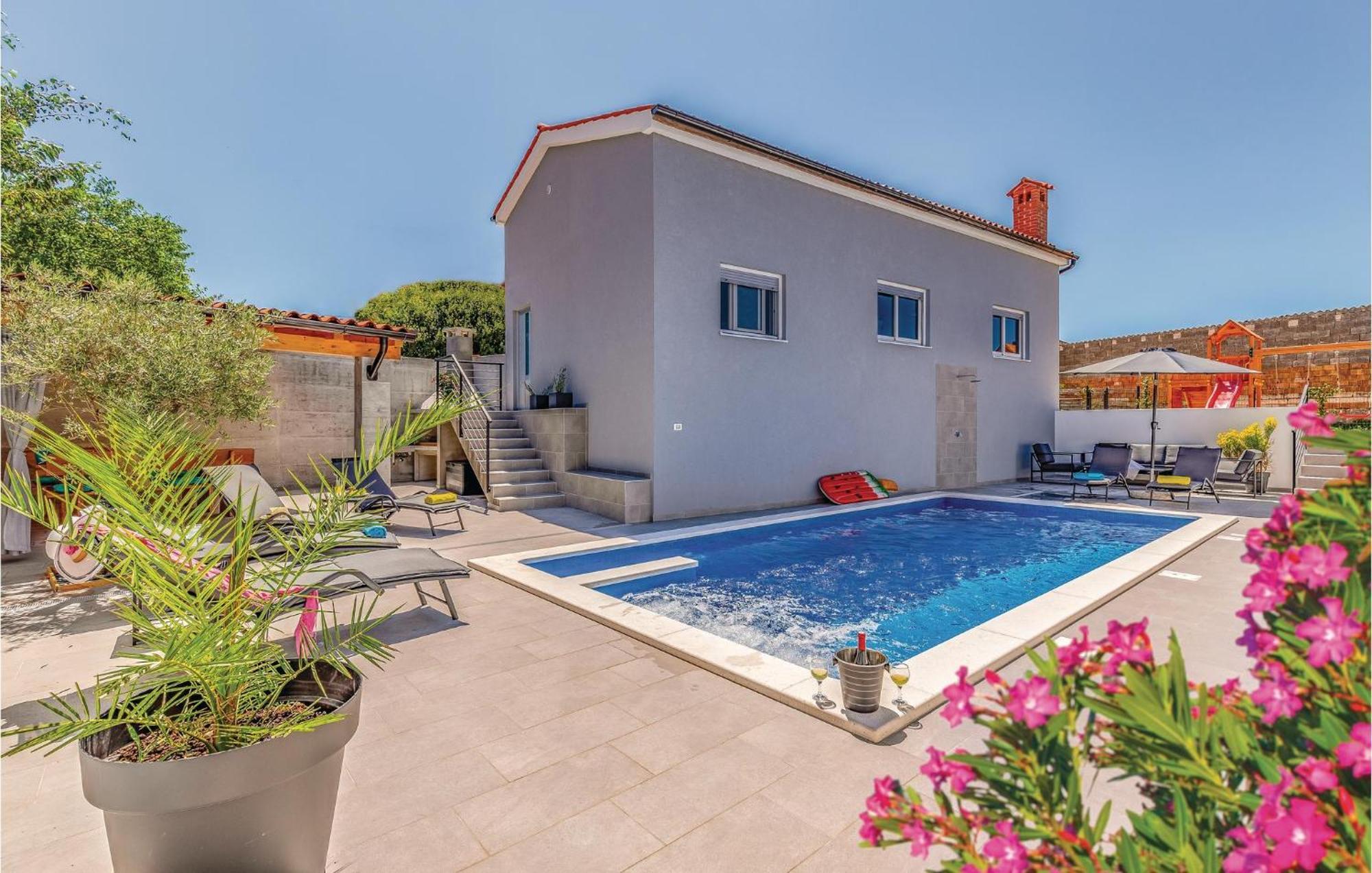 1 Bedroom Stunning Apartment In Pola Esterno foto